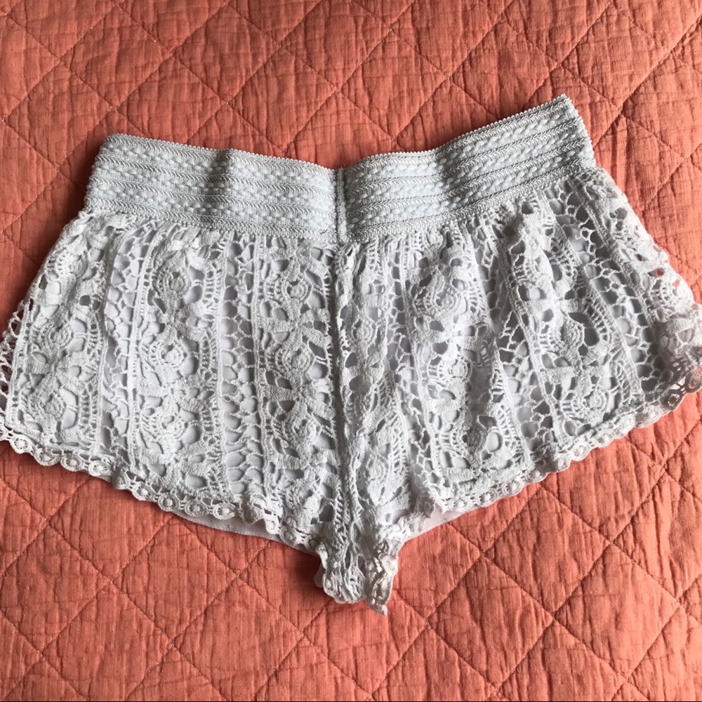 RUE21 White Crochet Shorts Sz L